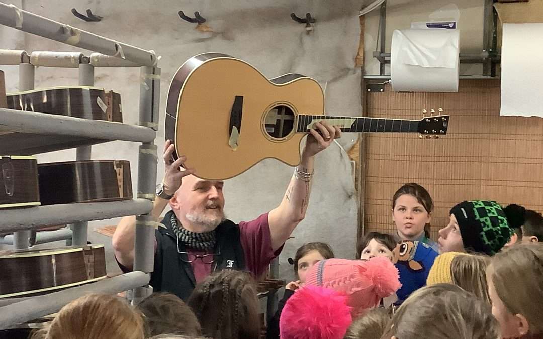 Jak se vyrábí kytary aneb Exkurze třeťáků ve firmě Furch Guitars
