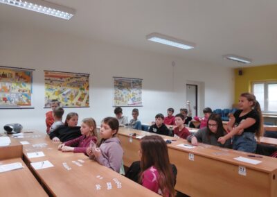 Beseda třeťáků v knihovně.