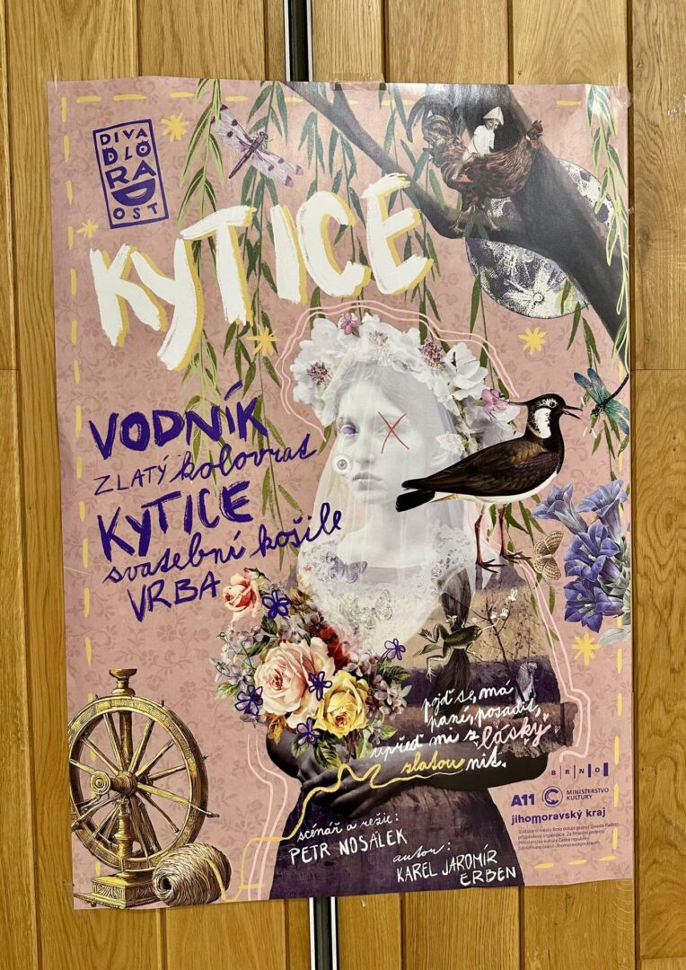 Žáci na představení Kytice.