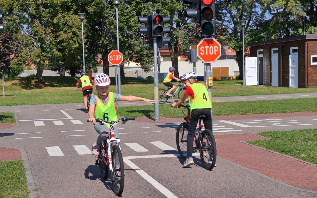 Bezpečně na cestách: Dopravní den čtvrťáků