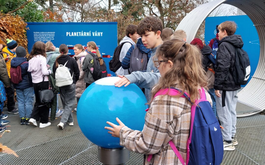 experimentování v planetáriu