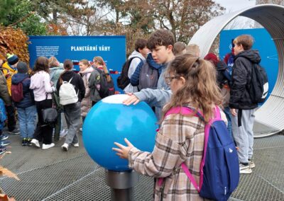 experimentování v planetáriu